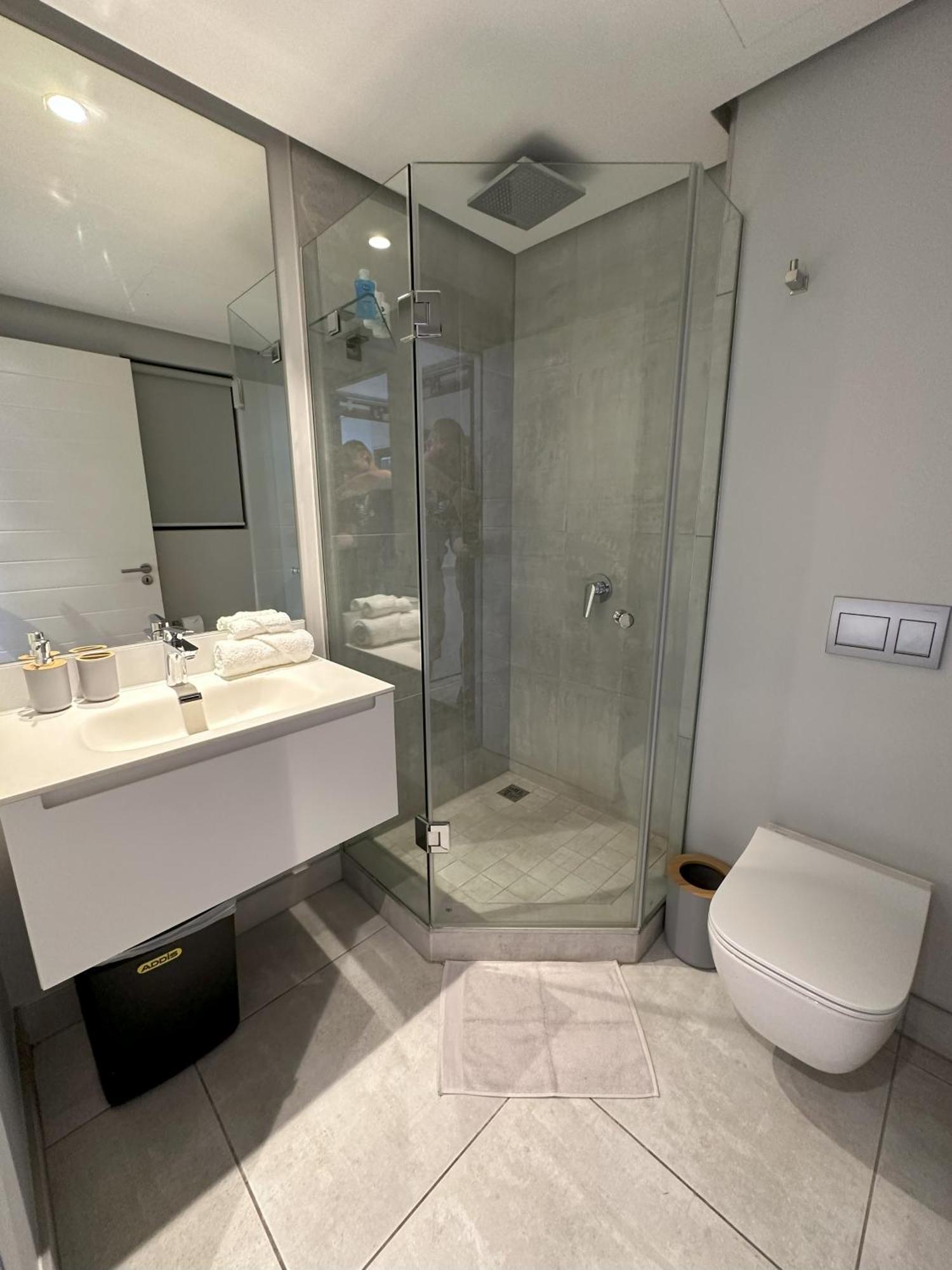 Apartment 2505 In Cape Town, Wi-fi, Pool, Free Parking *